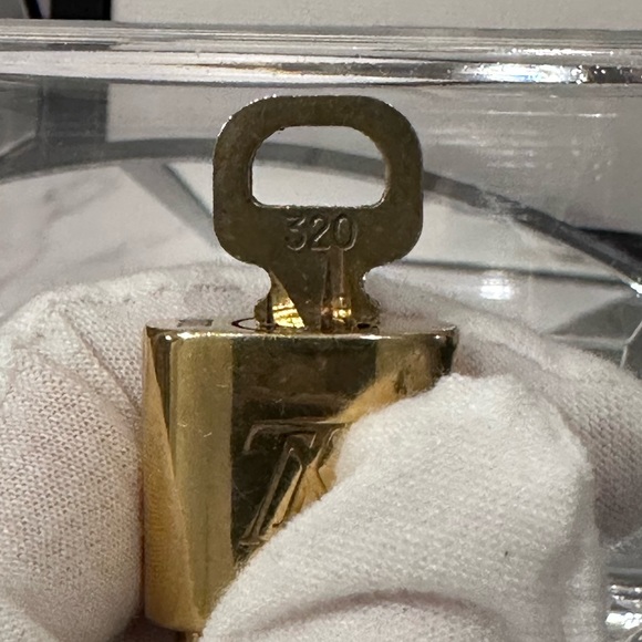Louis Vuitton Lock and Key #320 - Picture 5 of 6